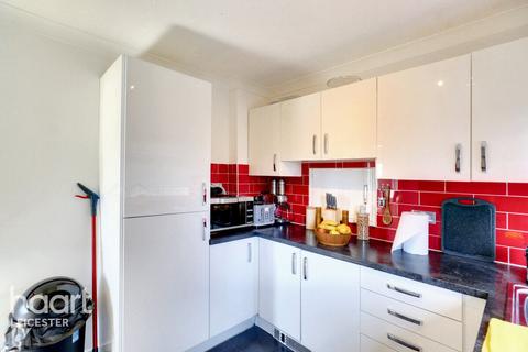 3 bed property, in St Marys Avenue, £260,000
