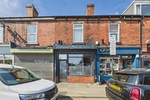 3 bed property, in Hickmott Road, £225,000