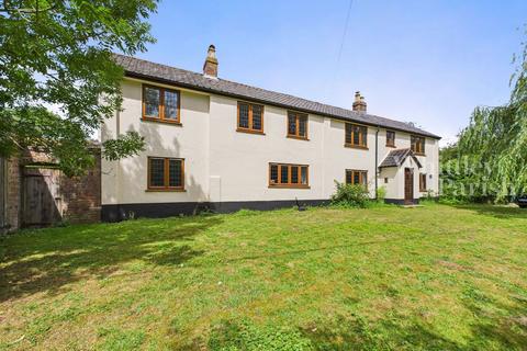 4 bed property, in High Green, £450,000
