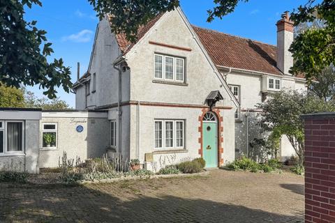 6 bed property, in Burleigh Lane, £795,000