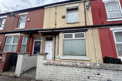 2 bed property, in Brook Avenue, £210,000