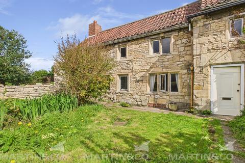 3 bed property, in High Street, £200,000
