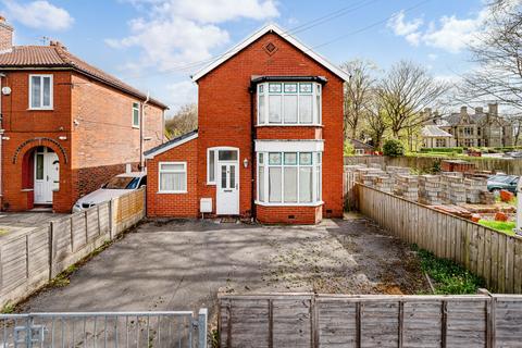 3 bed property, in Crompton Way, £300,000