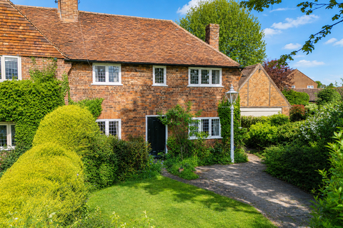 4 bed property, in Church End, £900,000