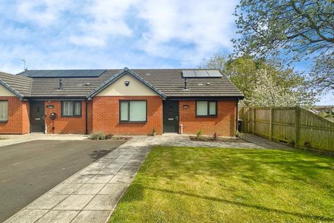 2 bed property, in Moorfoot Avenue, £120,000