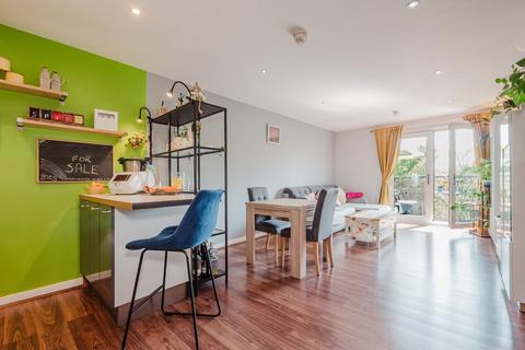 1 bed property, in Chorlton Street, £115,000