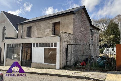 4 bed property, in Broad Street, £120,000