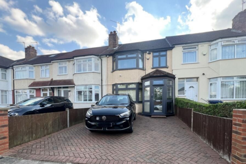 3 bed property, in Purcell Road, £610,000