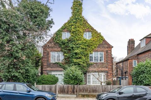 3 bed property, in Valley Road, £349,950