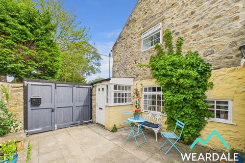 2 bed property, in Rectory Lane, £185,000