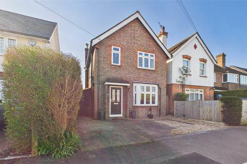 3 bed property, in Horsell, £649,950