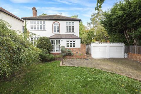5 bed property, in The Chase, £925,000