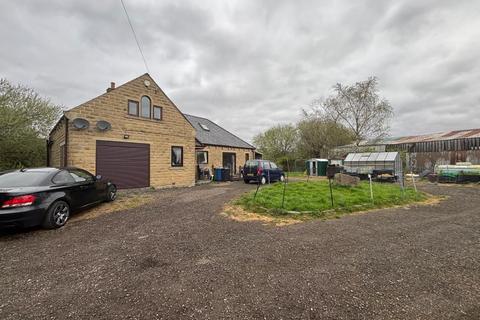 4 bed property, in Robin Hood Farm, £450,000