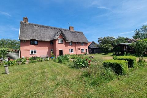 5 bed property, in Stonham Aspal, £695,000