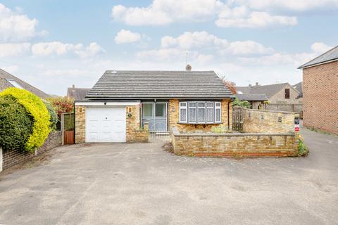2 bed property, in Cambridge Road, £440,000