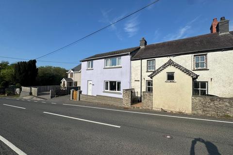 3 bed property, in Ffrwd Fach, £160,000