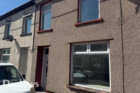 3 bed property, in Alexandra Street, £125,000