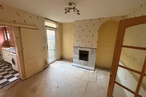 3 bed property, in Stanhope Road, £180,000