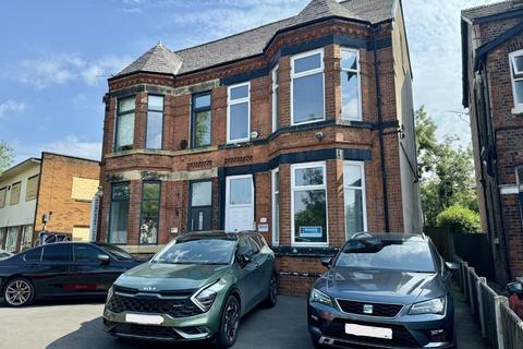 5 bed property, in Manchester Road, £400,000