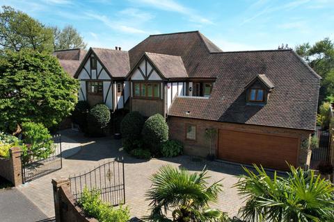 5 bed property, in The Cricketers, £1,100,000