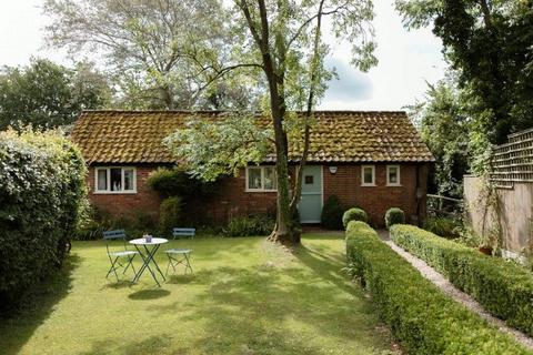 2 bed property, in Creeting St. Mary, £345,000