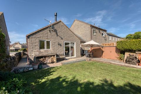 2 bed property, in 2 Church Close, £290,000