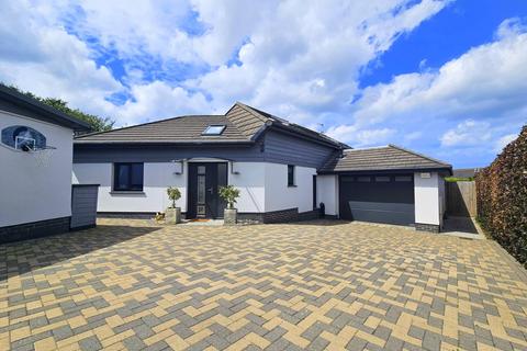 4 bed property, in Highfield, £550,000