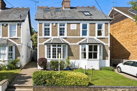 3 bed property, in Berwick Road, £700,000