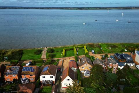 3 bed property, in Sea View Promenade, £600,000