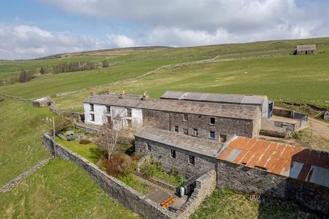 4 bed property, in Hill Top Farm, £550,000