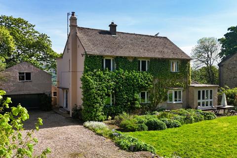 4 bed property, in Penny Acre, £595,000