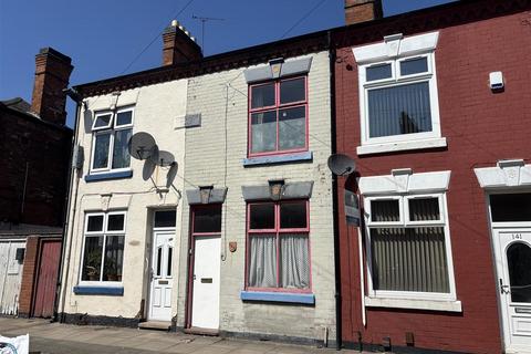 2 bed property, in Kensington Street, £190,000