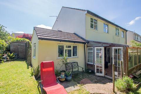 3 bed property, in Plume Of Feathers Close, £310,000