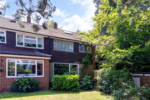 3 bed property, in Parkgate Road, £550,000