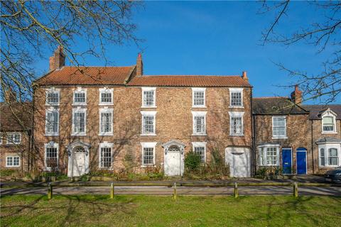 6 bed property, in St. James House, £390,000