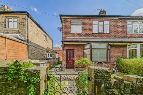 2 bed property, in Watford Bridge Road, £230,000