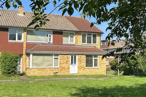 4 bed property, in Herons Place, £695,000