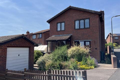 3 bed property, in Chatsworth Close, £312,500