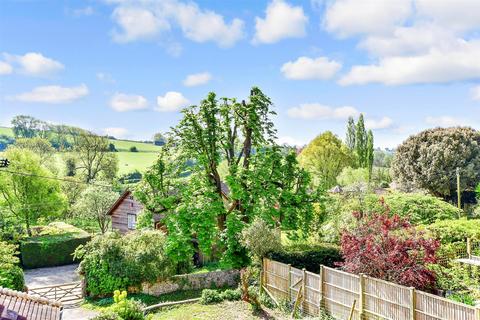 5 bed property, in Burpham, £700,000