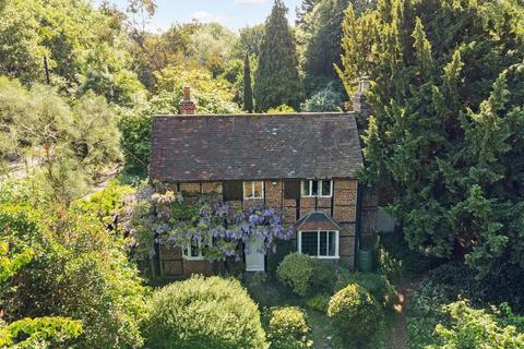 3 bed property, in Greenwood by the Lake, £875,000