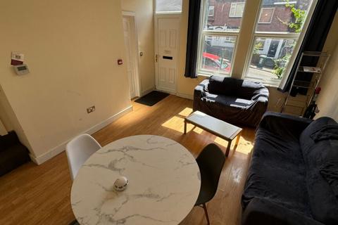 3 bed property, in Norman Grove, £230,000
