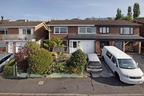 3 bed property, in Meadow Park, £250,000