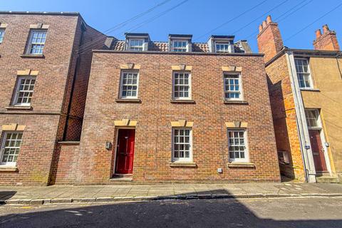 2 bed property, in Blake Street, £125,000