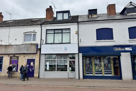 2 bed property, in Victoria Street, £95,000