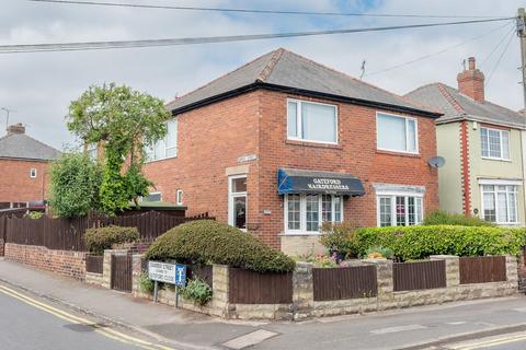 3 bed property, in Gateford Road, £260,000