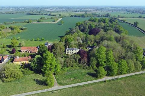 5 bed property, in Thrandeston Road, £520,000