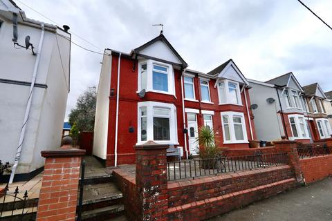 3 bed property, in Lilian Road, £249,000