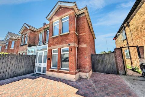 4 bed property, in Bournemouth, £390,000