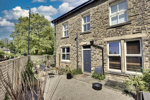 2 bed property, in Town Gate, £350,000