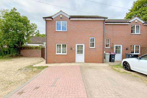 2 bed property, in Fern Mews, £142,500